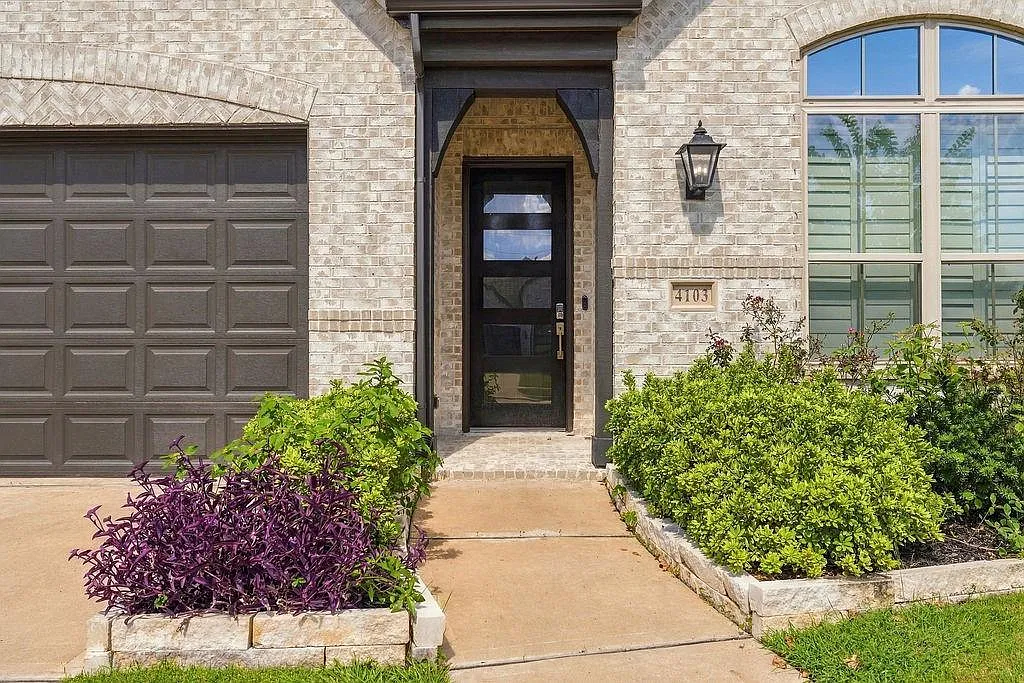 4 bed, 3.0 bath, 2298 sqft, $3,500 — Photo 4