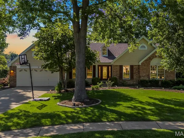 602 Rainbow Circle Ct, Ballwin, MO 63011