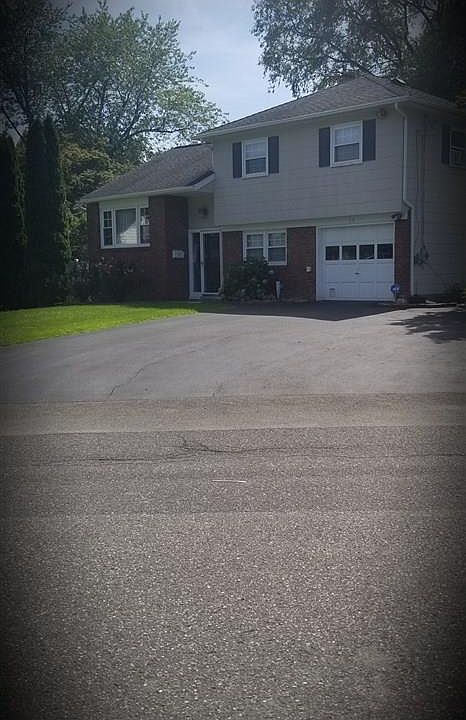 1st image of 14 Village Dr