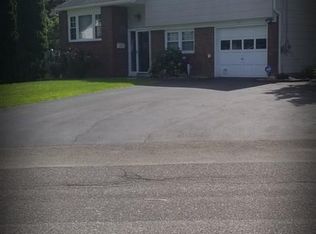 14 Village Dr, Saugerties, NY 12477