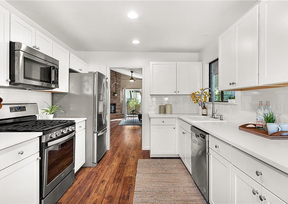 1st image of 207 Meadow Lea Dr