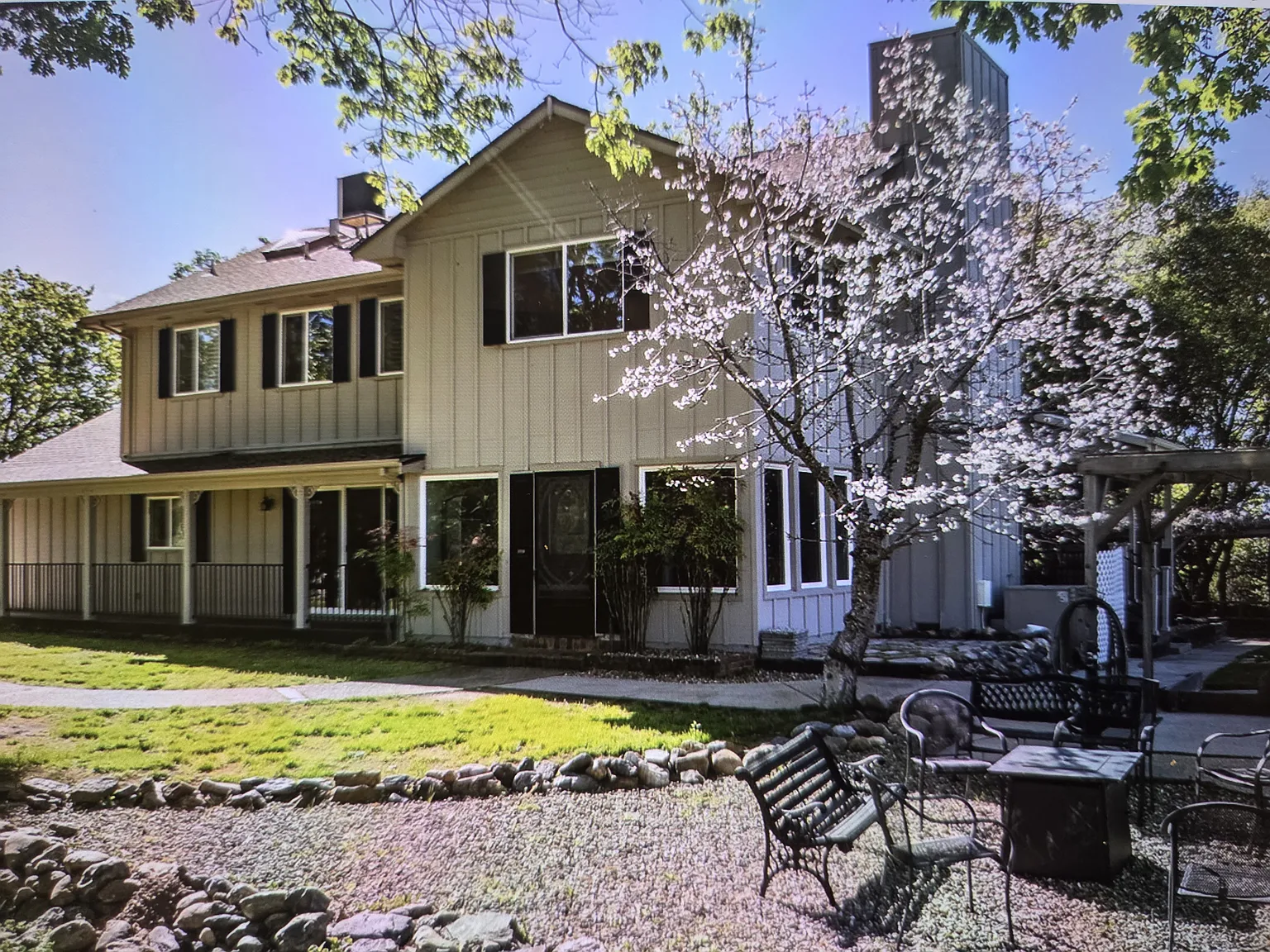 3 bed, 2.5 bath, 2856 sqft, $3,600 — Photo 1