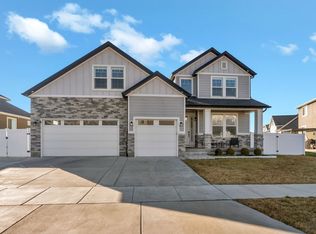 124 S Dry Creek Ln, Vineyard, UT 84059