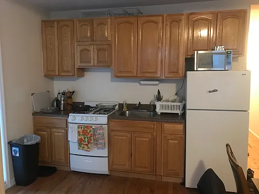 Rented by Salon Realty Corp | media 10