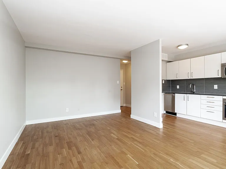 99 Tyndall Ave — Photo 18