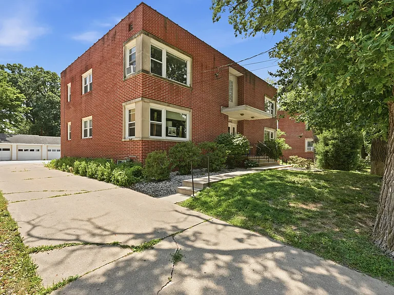 4220 Ingersoll Ave #202 — Photo 19
