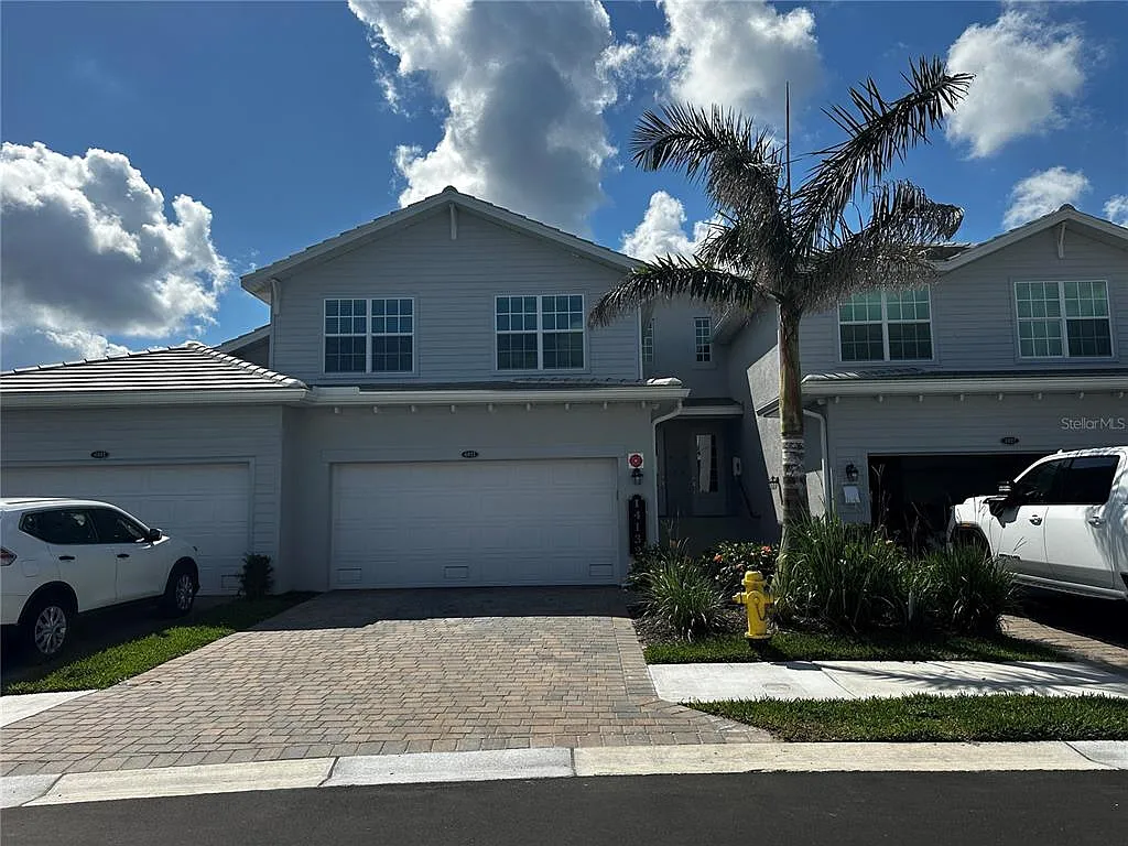 3 bed, 2.0 bath, 2110 sqft, $2,800 — Photo 2