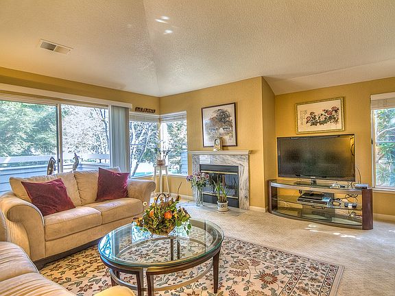 3rd image of 1835 Parkview Green Cir