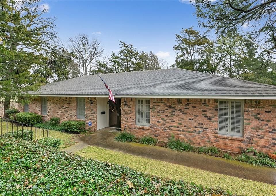1st image of 301 Brookwood Dr