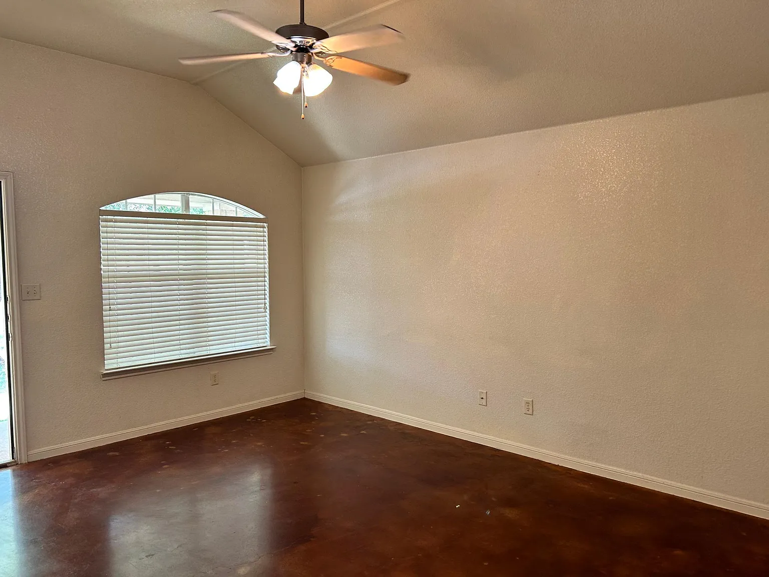 3 bed, 1308 sqft, $1,295 — Photo 3