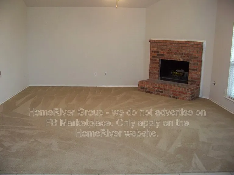 2215 Overton Dr — Photo 6