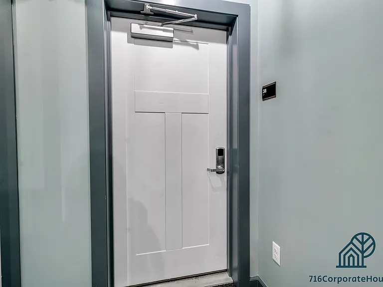 44 E Utica St #3B — Photo 24