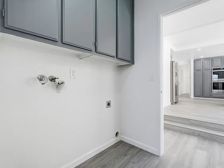 800 Locust Dr — Photo 18