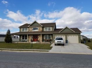 22 Shamrock Ln, New Oxford, PA 17350