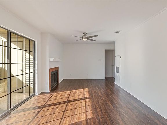 3rd image of 1510 W North Loop Blvd APT 424