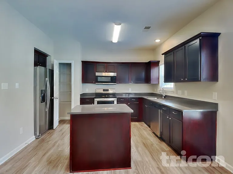 1129 Hawick Dr — Photo 6