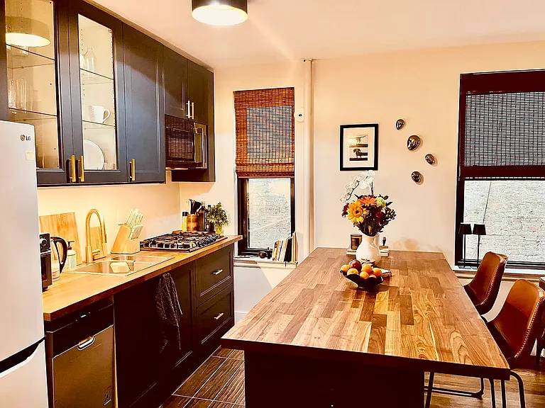 208 E 70th St #5D — Photo 2