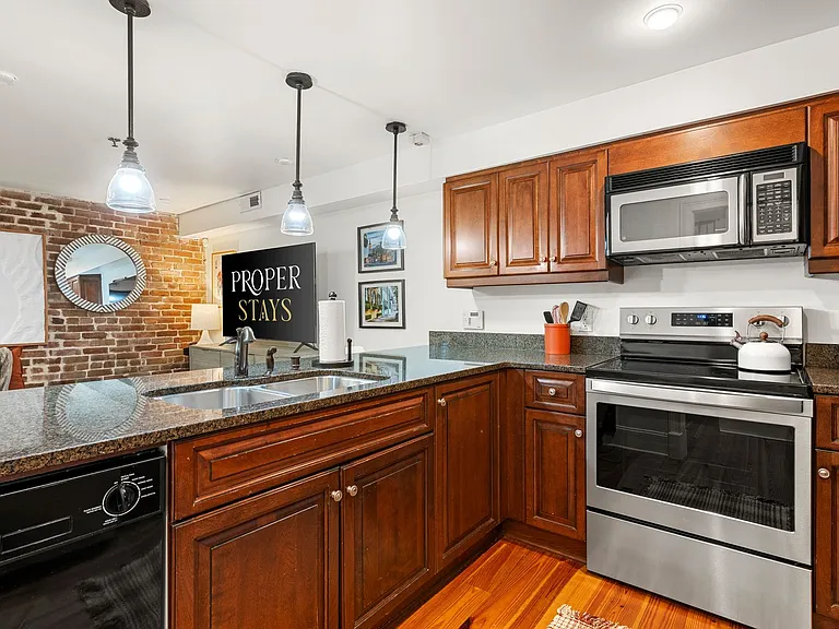 377 King St #206 — Photo 14