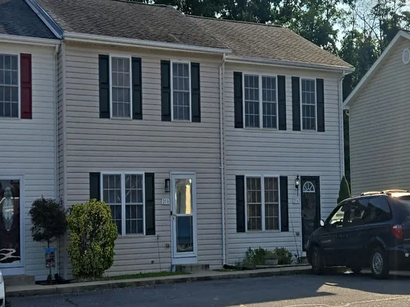 216 Kadies Ln, Edinburg, VA 22824