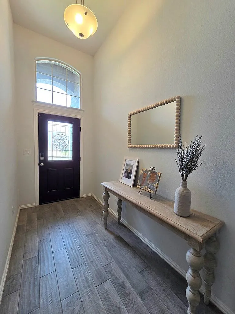 4 bed, 2.5 bath, 2203 sqft, $2,950 — Photo 3
