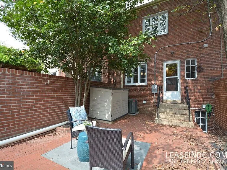 704 Devon Pl — Photo 32