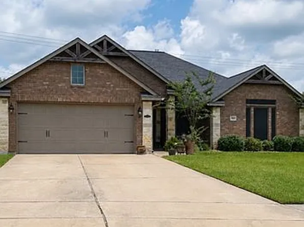 60 Dove Tree Ct, Lake Jackson, TX 77566