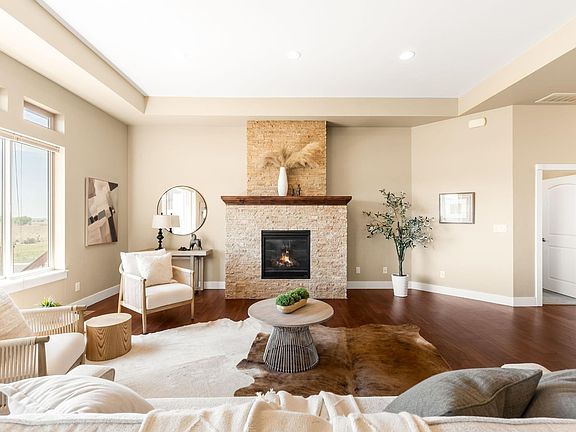 3rd image of 304 Duesenberg Ln