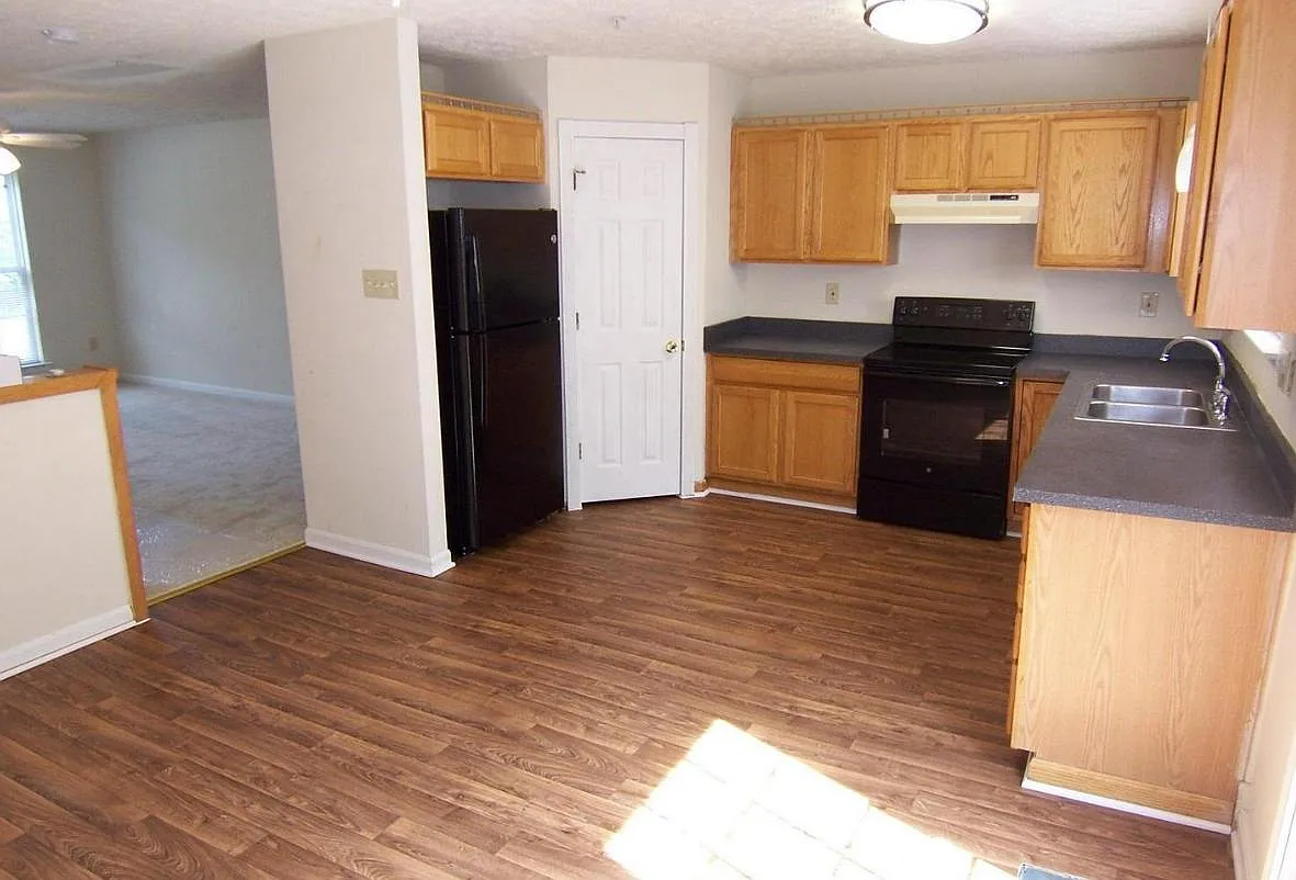3 bed, 1300 sqft, $2,099 — Photo 3