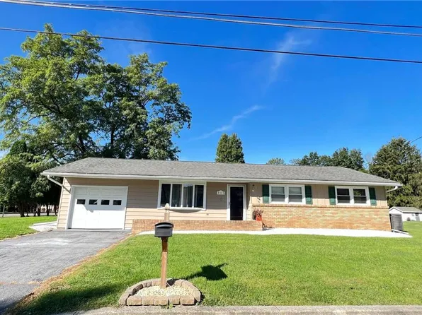 403 Willow Ave, Walnutport, PA 18088