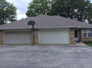 214-216 Walnut St, Sparta, MO 65753