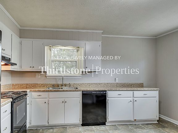 5th image of 2910 Panhandle Cir