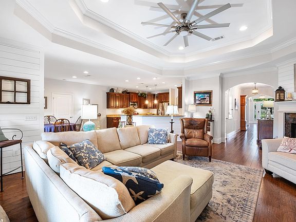 4th image of 4074 Portland Cir