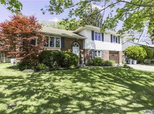 5 Larry Dr, Commack, NY 11725