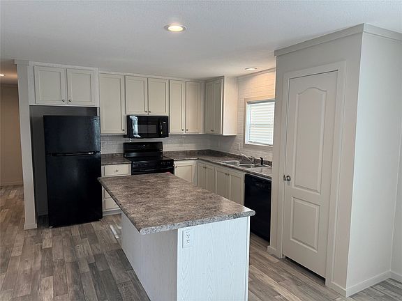 3rd image of 358 Reast Rd