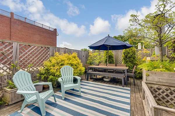 Sold by Compass | media 25