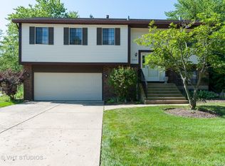 2465 Forest View Rd, Lindenhurst, IL 60046