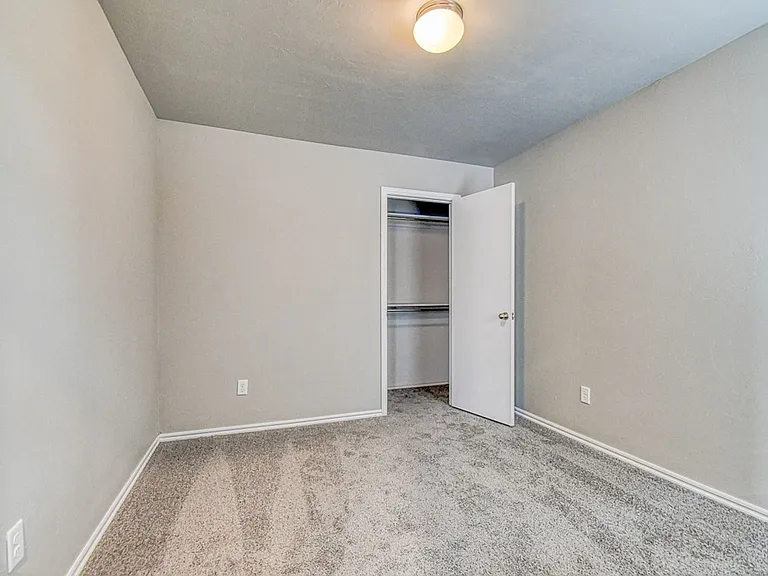 1005 Saint Cecil — Photo 29