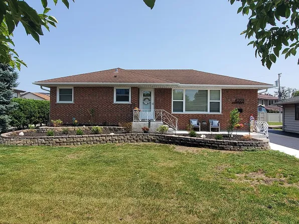 6225 Hawthorne St, Rosemont, IL 60018