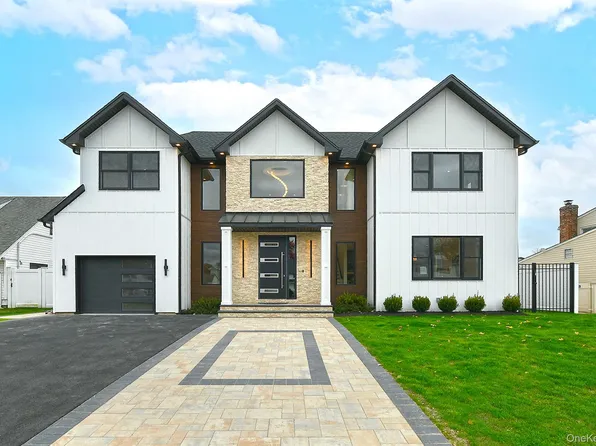 39 Forest Lane, Westbury, NY 11590