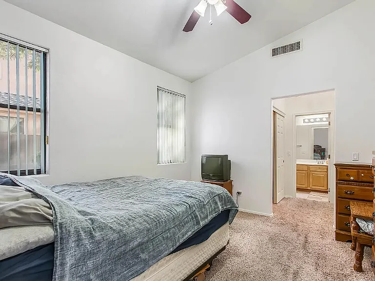 800 Stratford Dr #22 — Photo 2