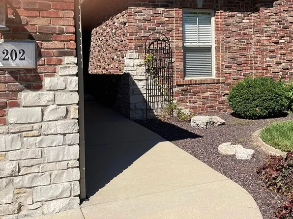 202 Cypress Point, Washington, IL 61571