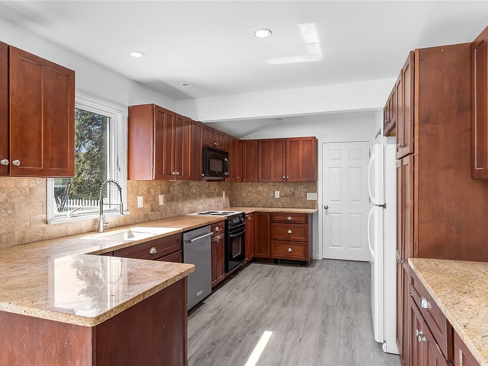 27 Madison St, Greenport, NY 11944 Zillow