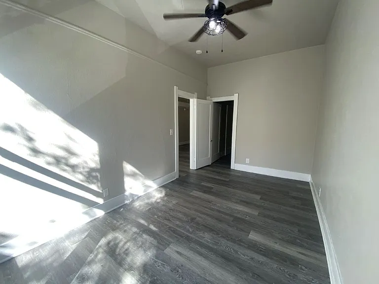 624 SE Main St — Photo 14