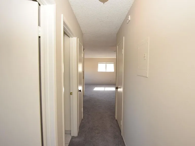 2670 Victoria Ave — Photo 12