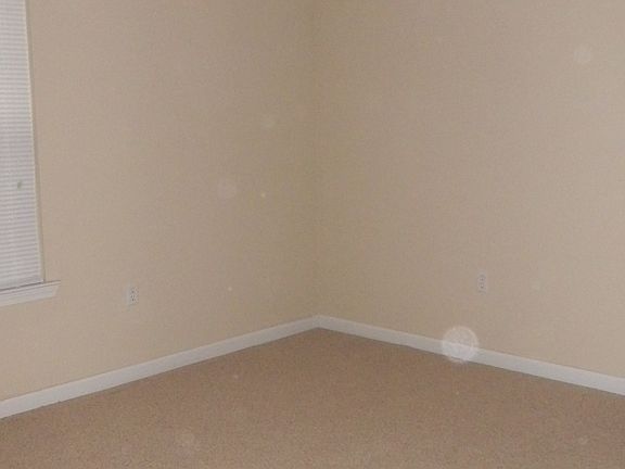 4th image of 2462 Lakeview Dr S