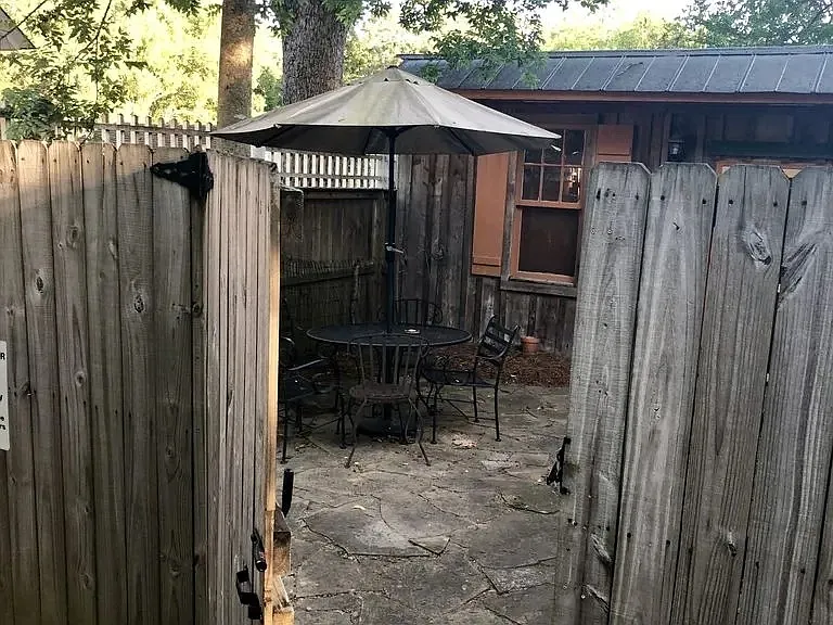 824 University Ave — Photo 17