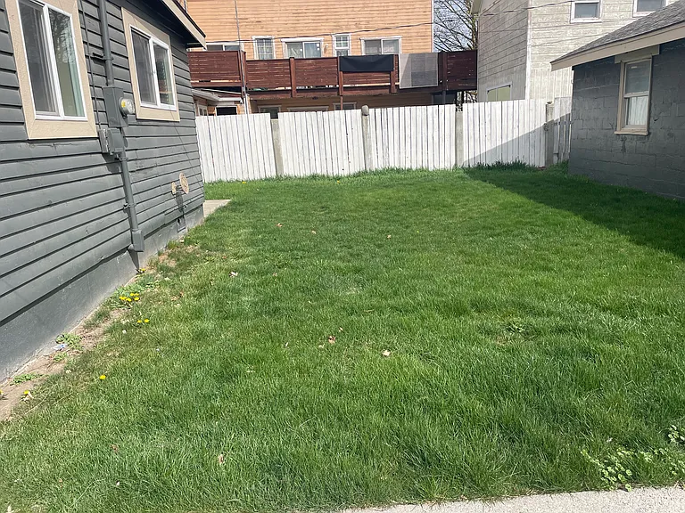 102 S Pearl St — Photo 2