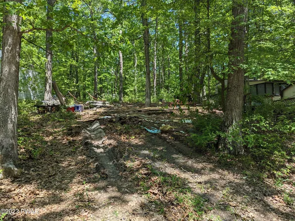 5748 Wappinger Ln, Shohola, PA 18458