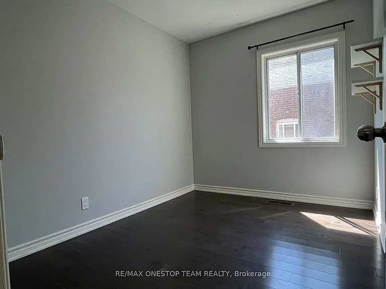 936 Pharmacy Ave — Photo 11