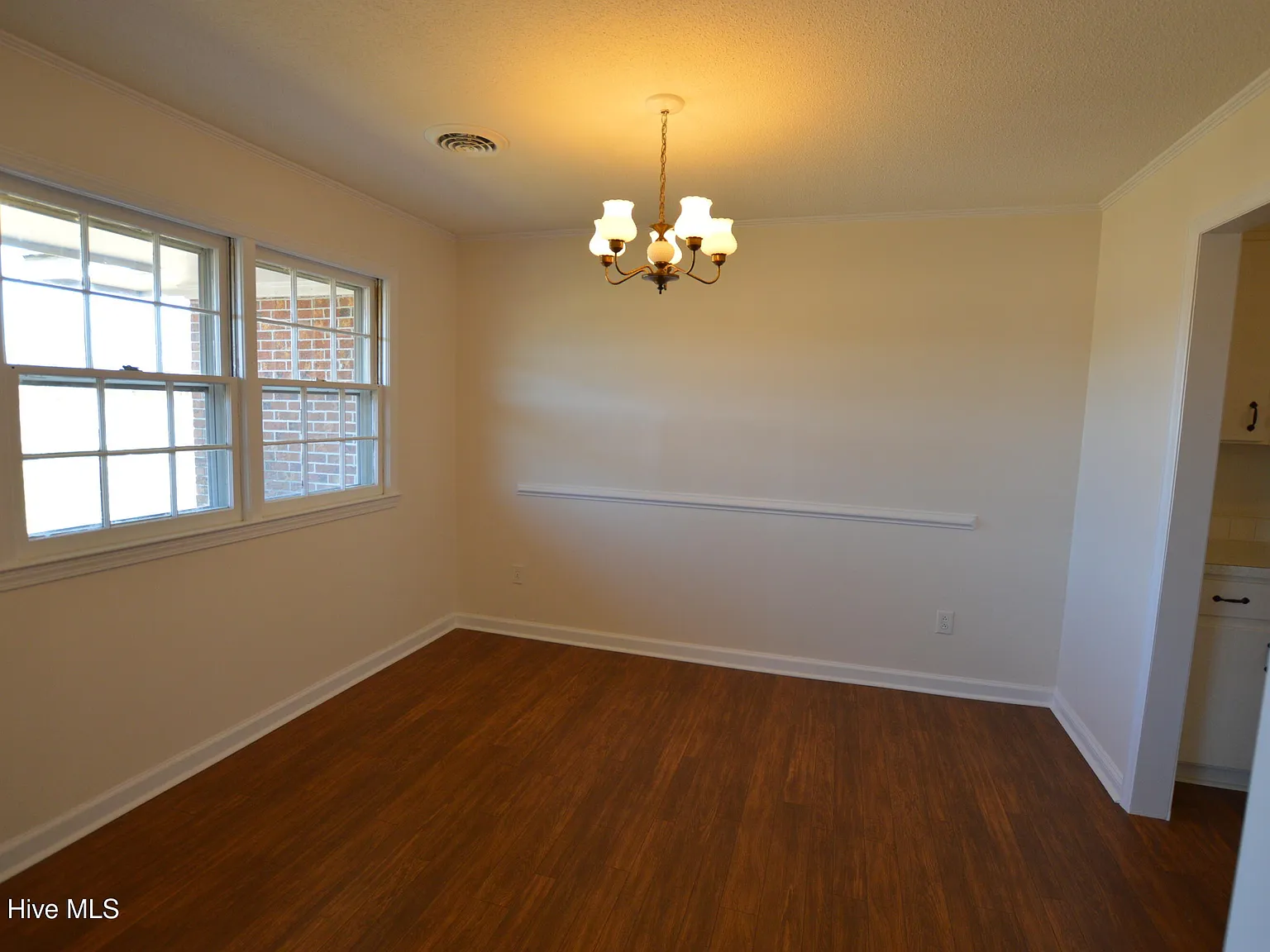 4 bed, 2.5 bath, $1,600 — Photo 4